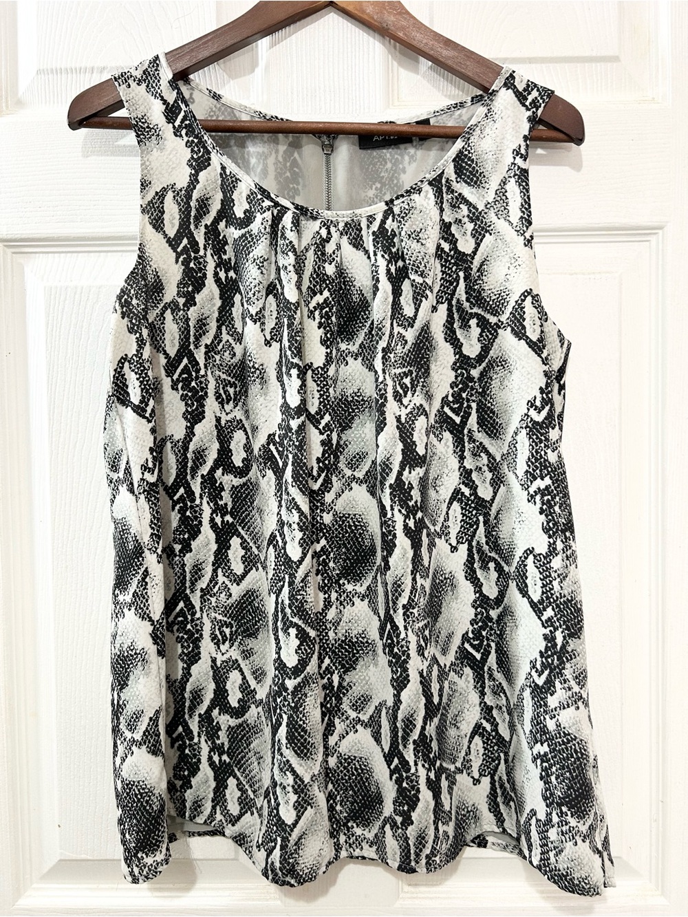 Apt. 9 Black White Snake Print Sleeveless Blouse Top Scoop Neck Size Large